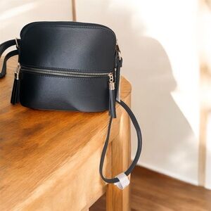 Chic Black Crossbody Bag